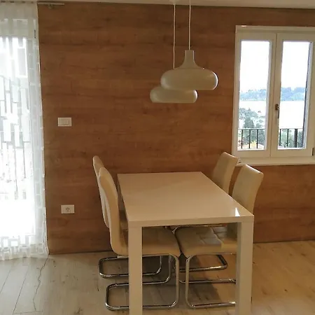 Ostanek 2 * Portorož